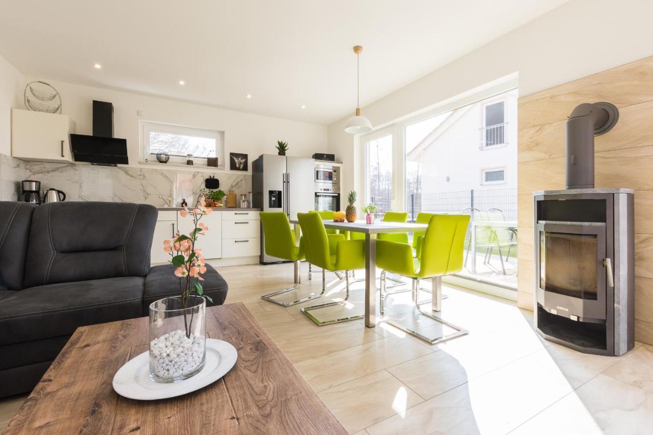 קרקוב אם זיי Ferienhaus Fuer Die Ganze Familie - Kamin-Sauna-See מראה חיצוני תמונה