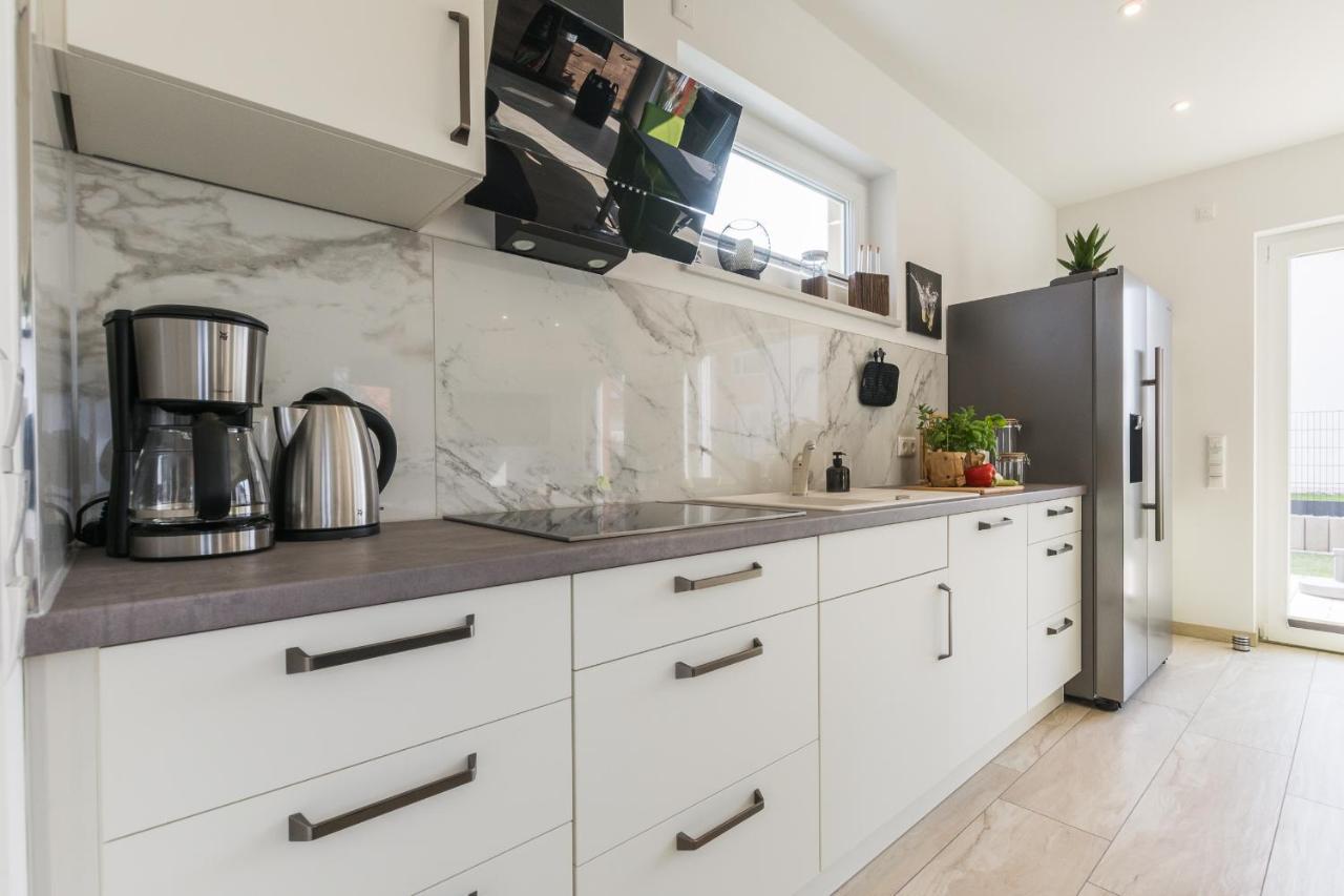 קרקוב אם זיי Ferienhaus Fuer Die Ganze Familie - Kamin-Sauna-See מראה חיצוני תמונה