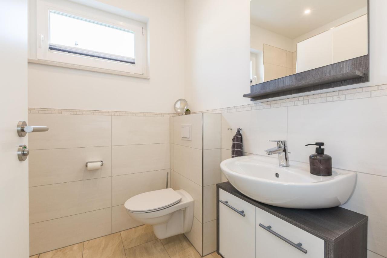 קרקוב אם זיי Ferienhaus Fuer Die Ganze Familie - Kamin-Sauna-See מראה חיצוני תמונה