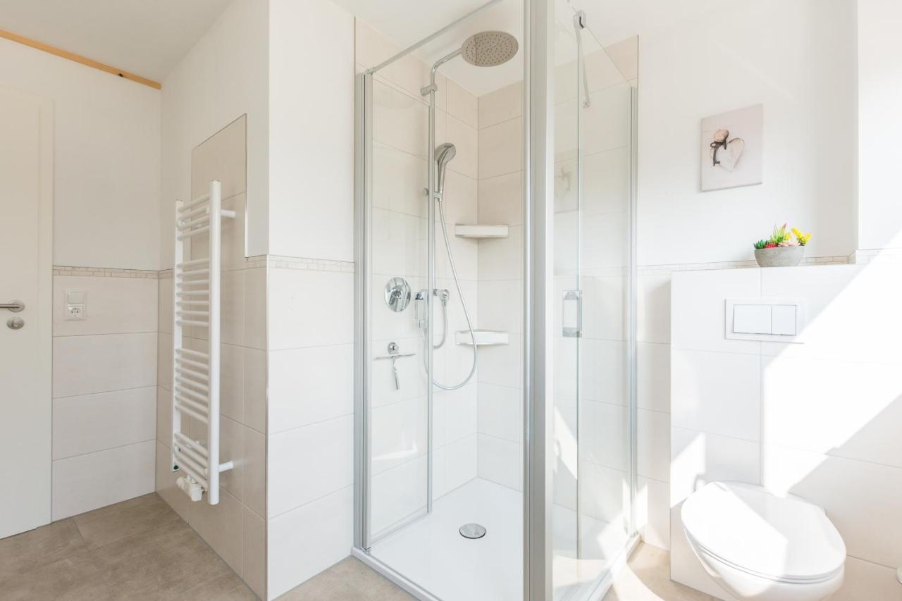 קרקוב אם זיי Ferienhaus Fuer Die Ganze Familie - Kamin-Sauna-See מראה חיצוני תמונה